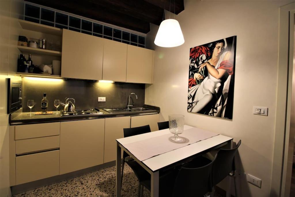 San Marco Charming Apartment With Canal View Venedig Exteriör bild