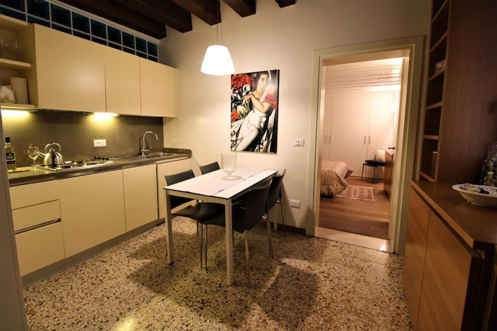 San Marco Charming Apartment With Canal View Venedig Exteriör bild